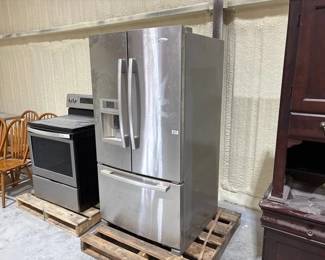WHIRLPOOL GOLD REFRIGERATOR