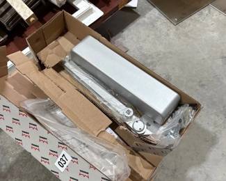 2 HEAVY DUTY PARALLEL ARM MOUNTS