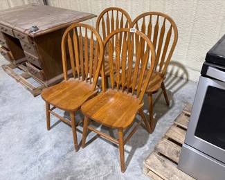 4 WOODEN CHAIRS