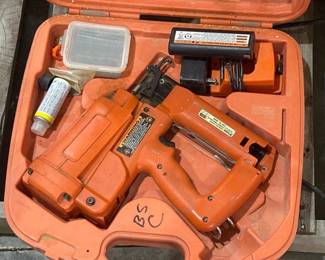 PASLODE NAILER WITH BATTERY AND CHARGER