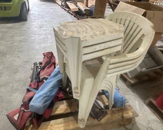 LOT OF OUTDOOR CHAIRS