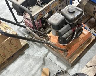 BRIGGS STRATTON COMPACTOR