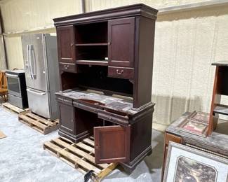 DESK WITH HUTCH