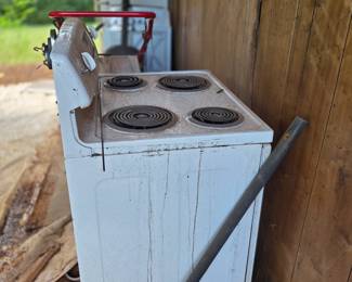 Stove, was in excellent working condition when moved out of the house last year