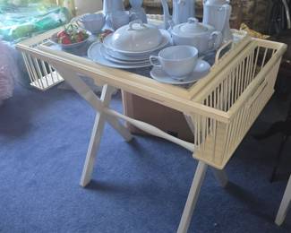Dishes and servng tray