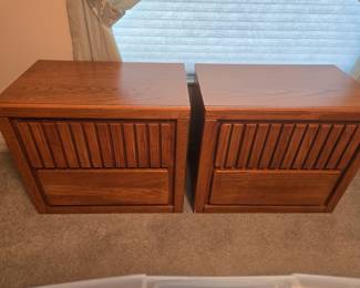2 Nightstands