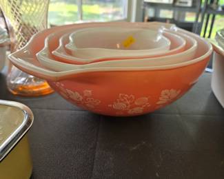 VTG Cinderella PINK Pyrex Nesting Bowls