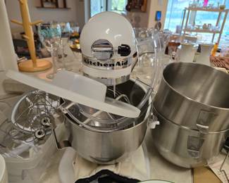 Kitchen-Aid Mixer with Extra Bowls, Paddles & Whisks
