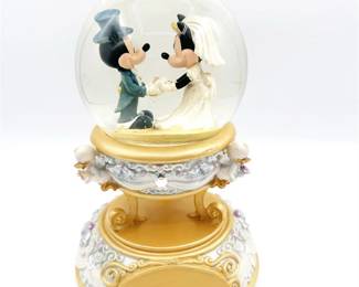 Disney "Mickey and Minnie Mouse Wedding" Musical Snow Globe