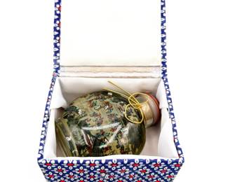 Chinese Reverse-Painted Glass Snuff Bottle