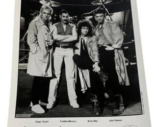 1239 - Queen Group Photo 10 x 8
