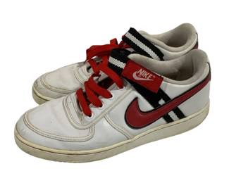 145 - Nike Men's Shoes sz 10.5
