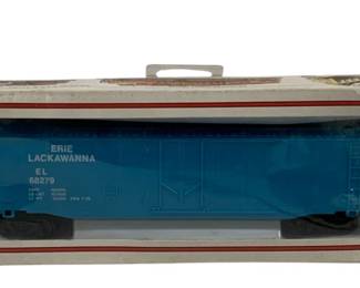 1228 - Bachmann Erie Boxcar in box
