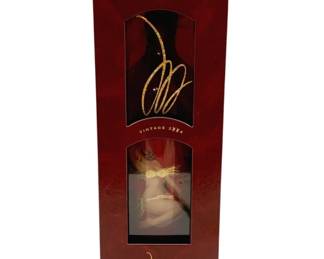 636 - 2004 Marilyn Monroe Velvet Collection Wine Bottle Sealed w/ box
