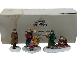 1307 - Dept 56 Caroling Thru the City w/ box Heritage Village Collection
