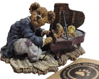 181 - Boyd's Bears & Friends Pianist Figures 3" tall - as is Piano needs to be reattached
