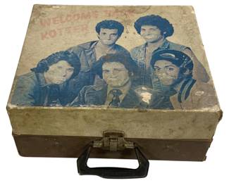 1936 - Welcome Back Kotter 45PRM Record Player 6 x 12.5 x 15.5 used, untested, as-is electric/electronic/mechanical item. No guarantee all components are present
