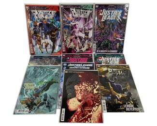 677 - 10 DC Justice League Comic Books
