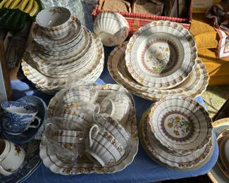 Spode "Buttercup" china set