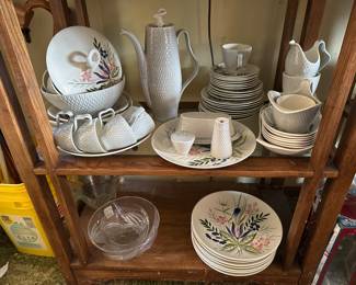 Red Wing pottery "Country Garden" dish set