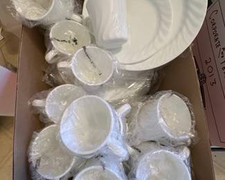 Corelle white swirl dish set