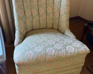 Upholstered accent chair