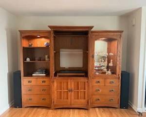 Entertainment Center is 3 pieces 2 ends are pre lit