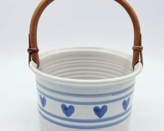 98 PotteryBasketwWoodenHandle
