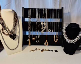 Necklaces and Loose Pendants