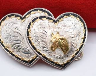Crumline double heart belt buckle