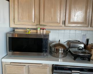 Electric kitchen appliances, microwave & more!
