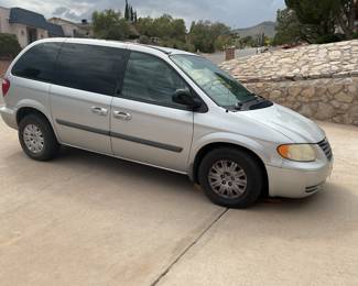 2006 Chrysler Town & Country, 108,271 miles with clean title & carfax available