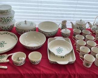 Large Lenox Holiday Mistletoe Berries collection 