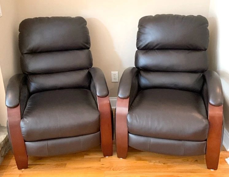 2 Leather Recliners 