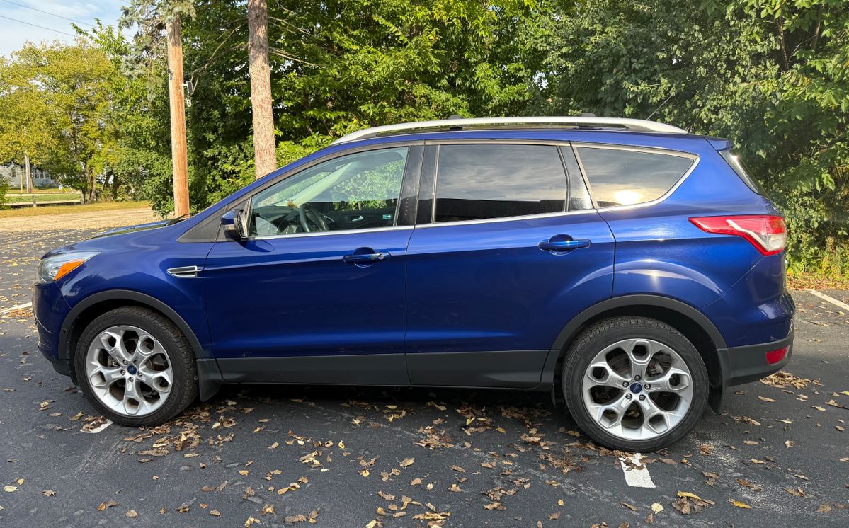 2013 FORD ESCAPE, 107,500 MILES (MORE PICTURES BELOW)