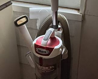 SHARK VACUUM