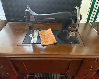 ANTIQUE FRANKLIN LONG SHUTTLE SEWING MACHINE AND CABINET 
