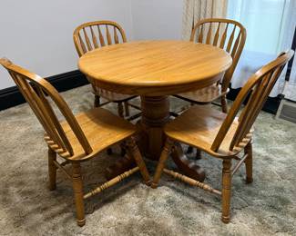 SOLID TABLE 6 CHAIRS 2 LEAVES (BREAKS DOWN TO SMALL ROUND)