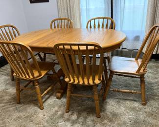 SOLID OAK TABLE 6 CHAIRS AND 2 LEAVES 