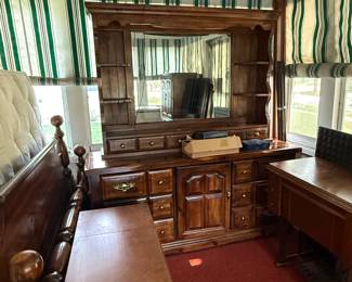 DRESSER
