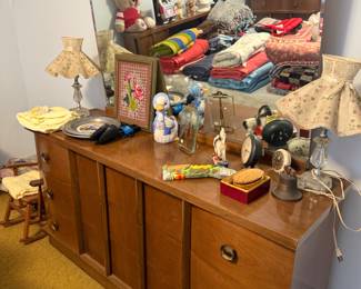 DRESSER