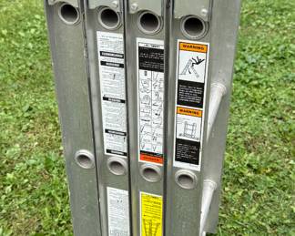 FOLDING LADDER