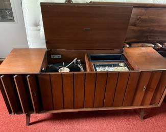 MCM ZENITH STEREO AND CABINET