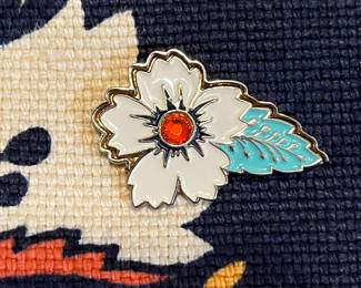 K28 - $25. Rare Spartina 449 Navy Floral Lillie Wristlet Linen Lining. Measures 8.5" x 2" x 5". 