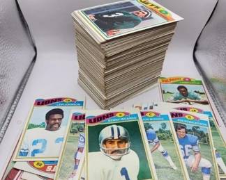 LARGE LOT OF 1977 TOPPS FOOTBALL CARDS