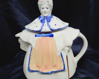 Vtg Shawnee Pottery "Granny Ann" Teapot