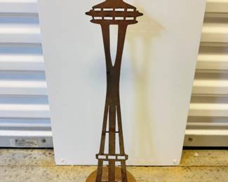 207 22TallMetalSculptureSpaceNeedleSilhouette