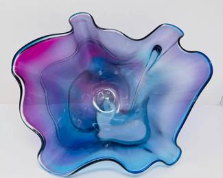 195 SusanAnneSignedFreeFormArtGlassVasePurpleBlueRuffled