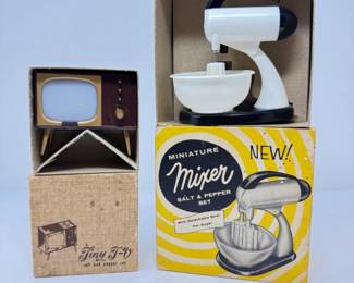 127 VintageMiniatureSaltPepperShakersMixerTVSetswBoxes