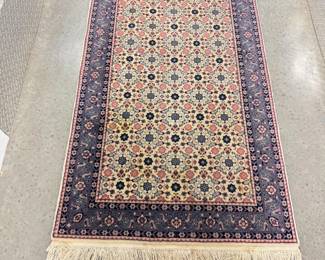 150 MachineMadeWoolRugwPersianIsfahanStyleFloralDesign